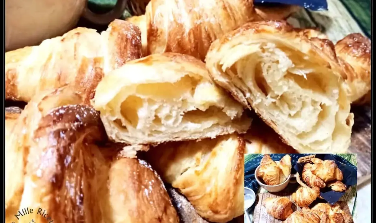 Cornetti fatti in casa, fragranti e dorati, con un interno soffice e sfogliato. Perfetti per la colazione o una pausa golosa.