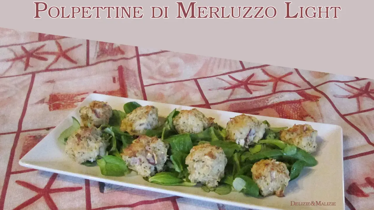 Polpettine di merluzzo light su letto di insalata, un piatto leggero e gustoso.
