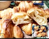 Cornetti fatti in casa, fragranti e dorati, con un interno soffice e sfogliato. Perfetti per la colazione o una pausa golosa.