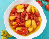 Pomodorini confit in friggitrice ad aria, rossi e gialli, succosi e dolci, pronti per insaporire ogni piatto.