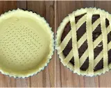 Due immagini affiancate: una crostata con crema pasticcera vuota e forata, l'altra con ripieno di crema al cioccolato e decorazione a griglia.
