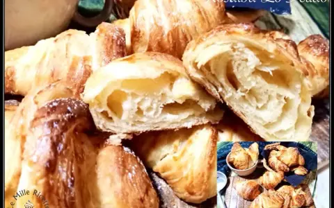 Cornetti fatti in casa, fragranti e dorati, con un interno soffice e sfogliato. Perfetti per la colazione o una pausa golosa.