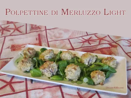 Polpettine di merluzzo light su letto di insalata, un piatto leggero e gustoso.